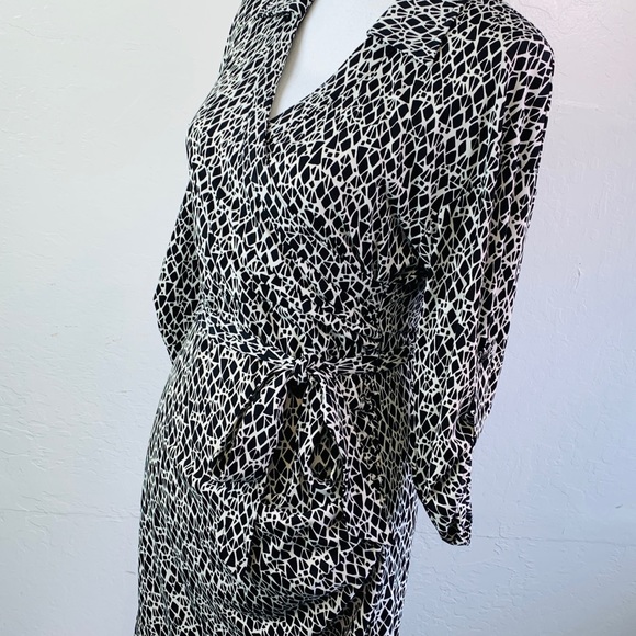 Laundry by Shelli Segal - Picture 2 of 8